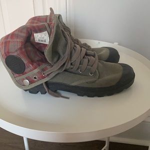 Palladium boots! Great for the fall 🍁